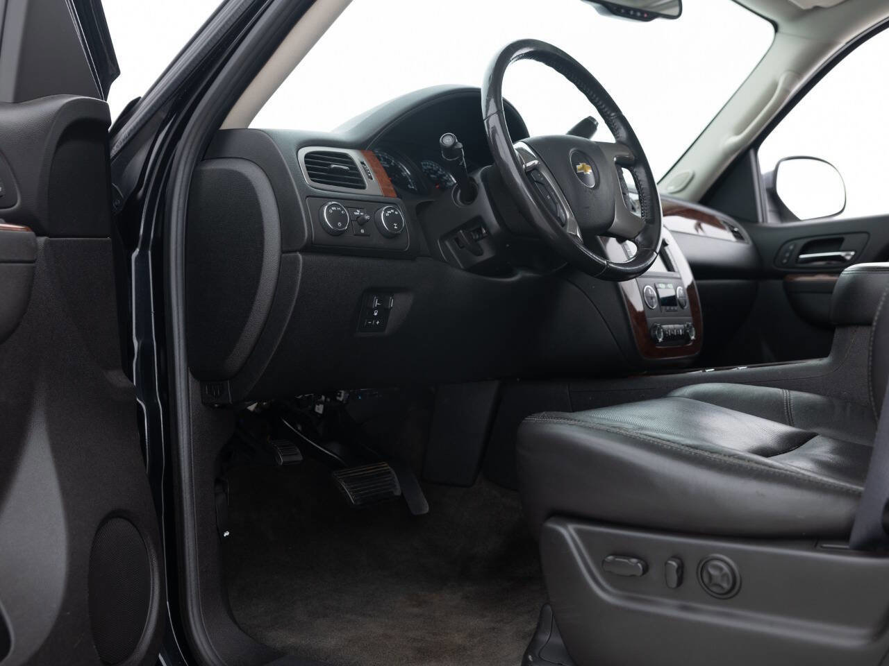 Used 2011 Chevrolet Tahoe LTZ AWD/4WD image 31