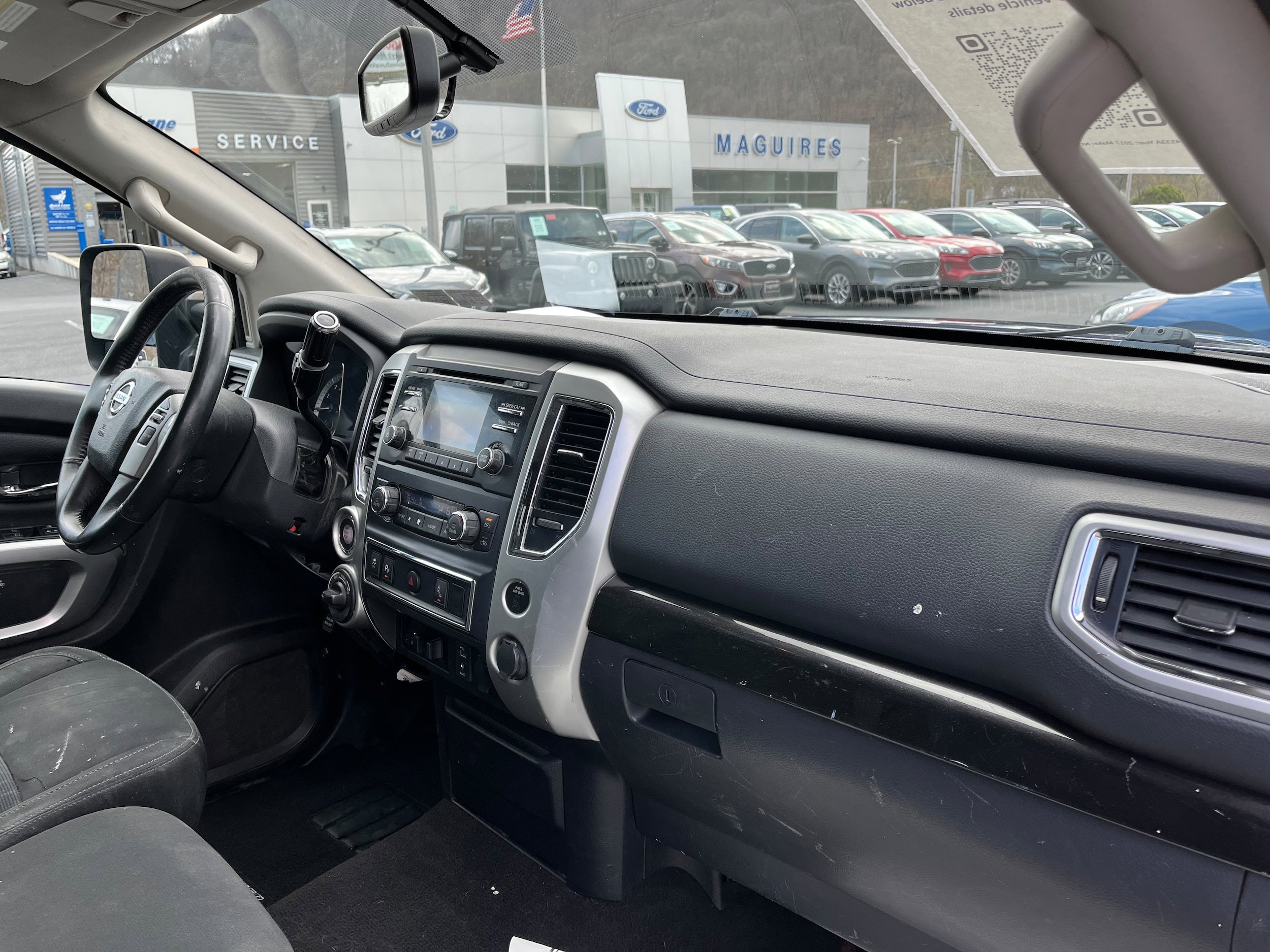 Used 2017 Nissan Titan SV AWD/4WD image 8