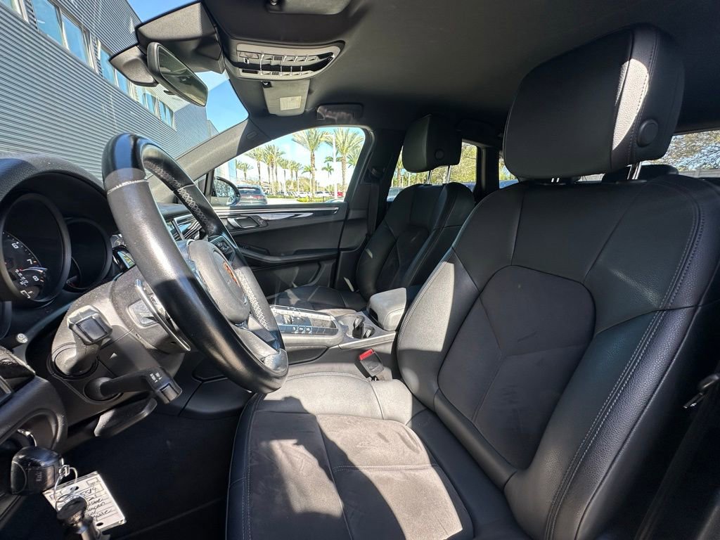 Certified 2021 Porsche Macan image 5