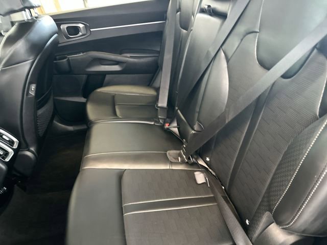 Certified 2025 Kia Sorento S FWD image 25