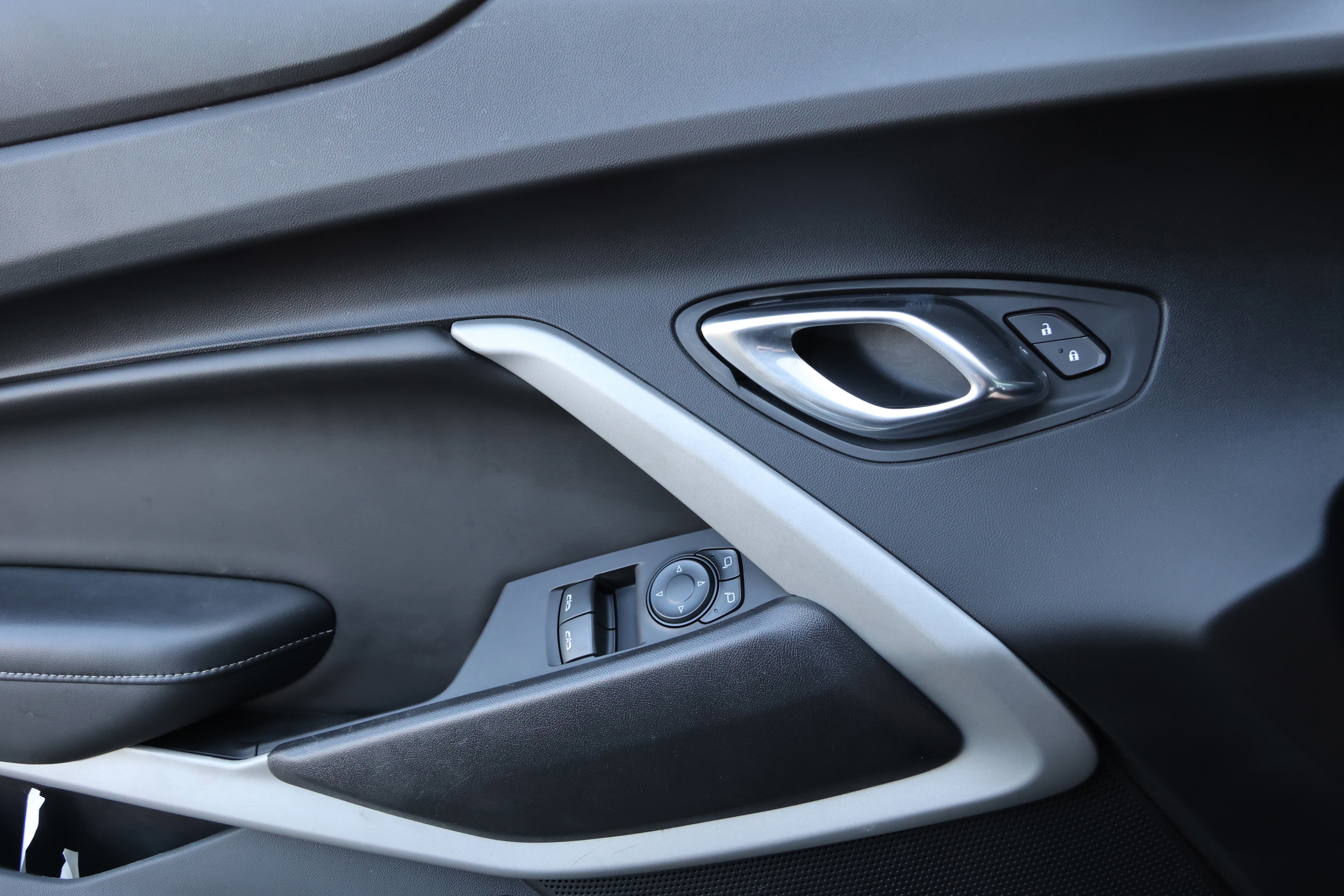 Used 2020 Chevrolet Camaro SS RWD image 12