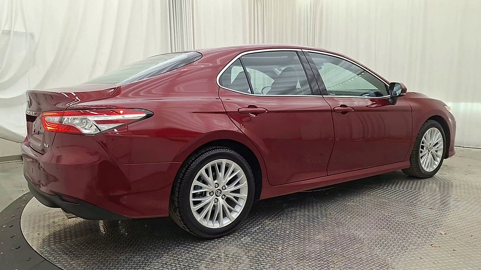 Certified 2018 Toyota Camry XLE image 7