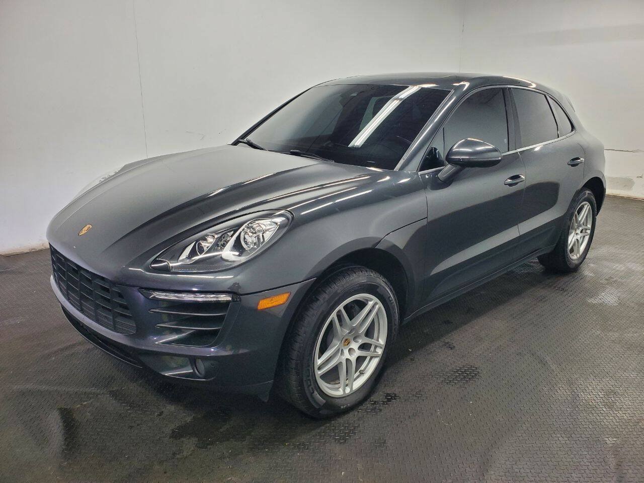 Used 2018 Porsche Macan AWD/4WD image 1