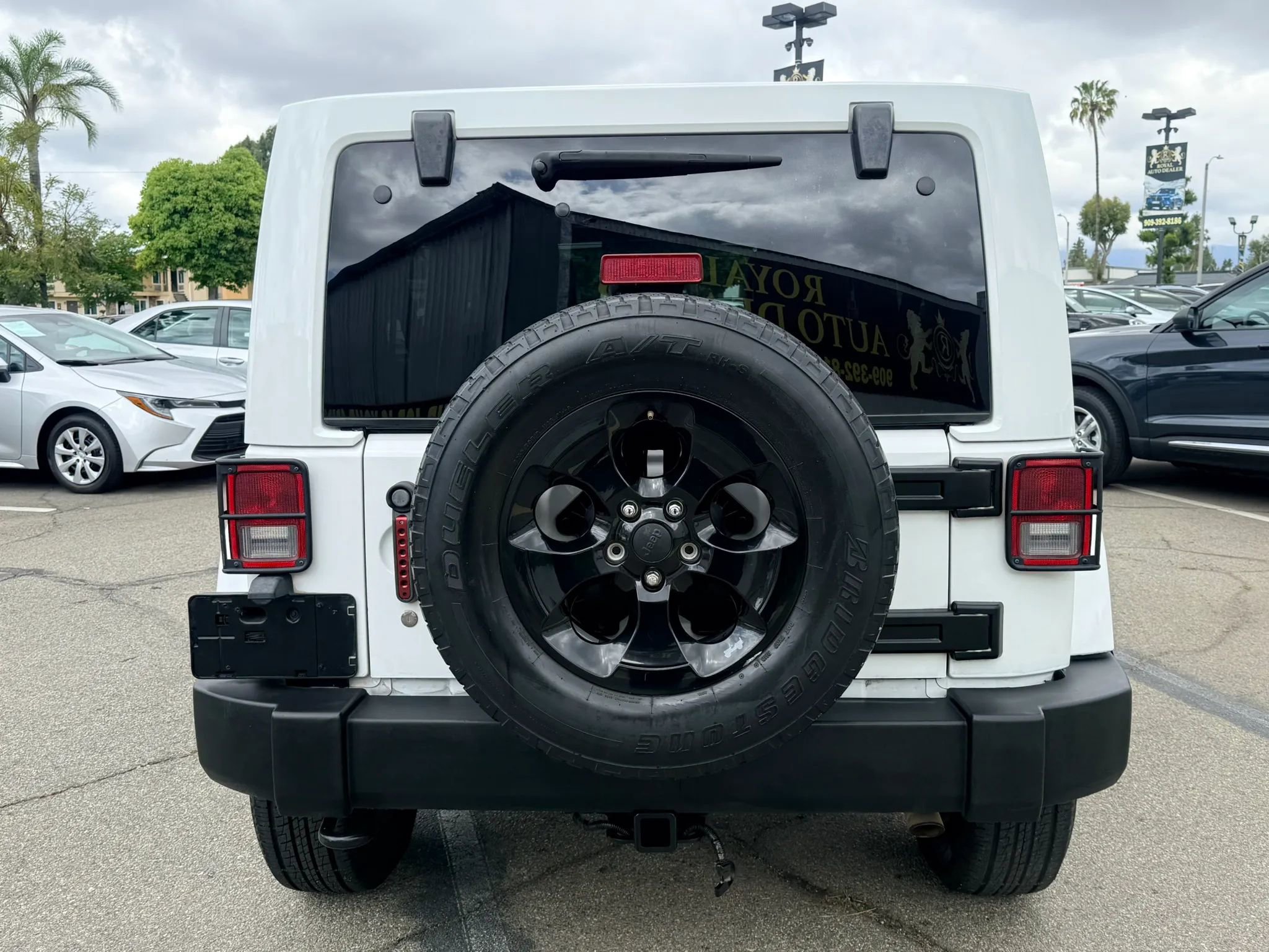 Used 2015 Jeep Wrangler Unlimited Sahara AWD/4WD image 6