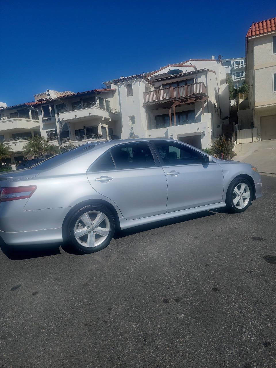 Used 2011 Toyota Camry SE w/ SE Extra-Value Pkg #1 image 4