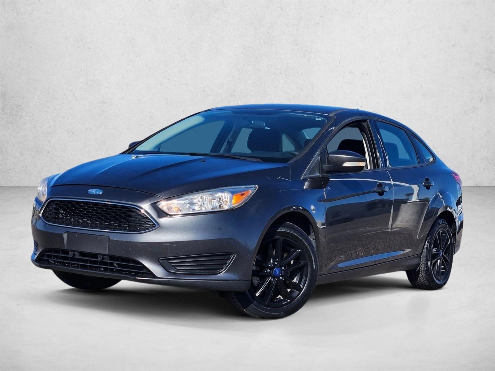 Used 2018 Ford Focus SE w/ Cold Weather Package FWD image 1