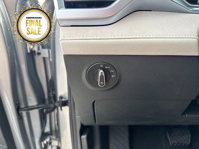 New 2025 Volkswagen Taos SE image 20