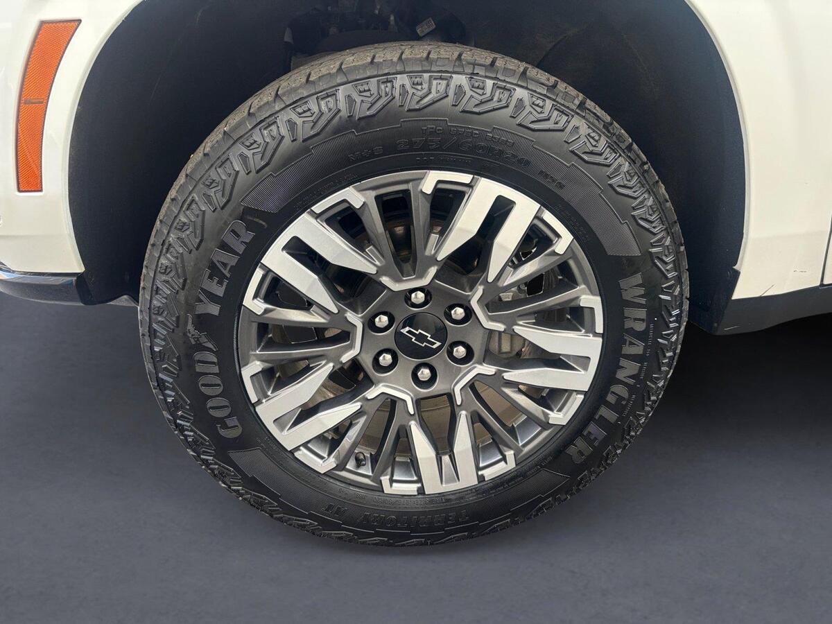 Used 2025 Chevrolet Tahoe Z71 AWD/4WD image 14