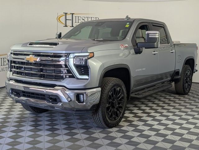 Used 2025 Chevrolet Silverado 2500 LTZ w/ LTZ Plus Package AWD/4WD image 4
