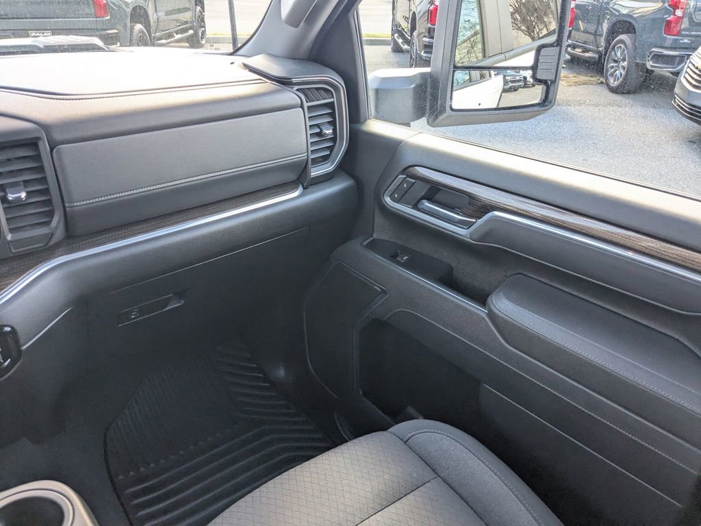 Used 2025 Chevrolet Silverado 2500 LT w/ Convenience Package image 16