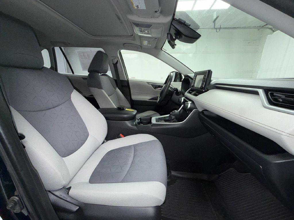Used 2019 Toyota RAV4 XLE w/ Convenience Package AWD/4WD image 18
