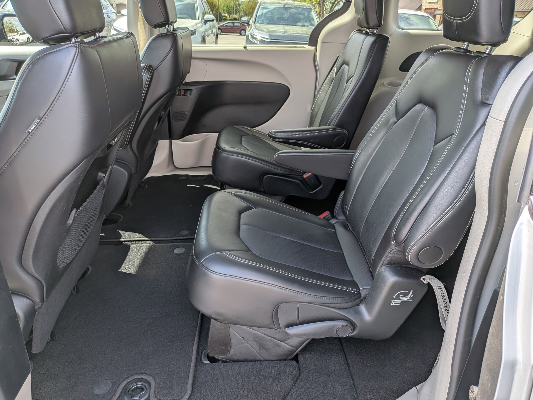Used 2024 Chrysler Pacifica Touring-L image 26