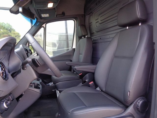 Used 2025 Mercedes-Benz Sprinter 2500 image 8