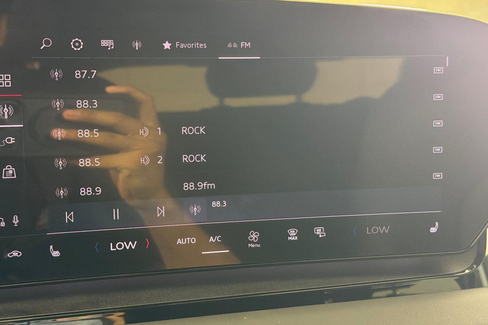 Used 2025 Audi Q6 e-tron Premium w/ Convenience Package RWD image 17