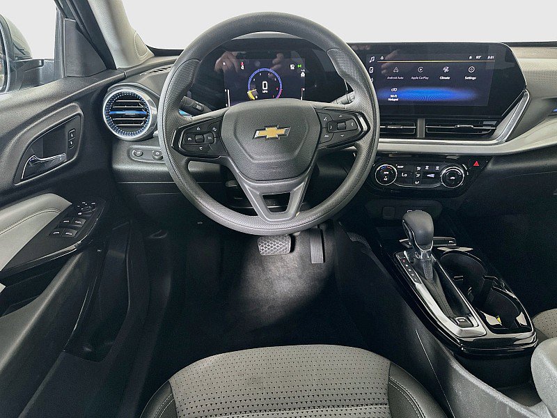 Used 2025 Chevrolet Trax LT FWD image 19