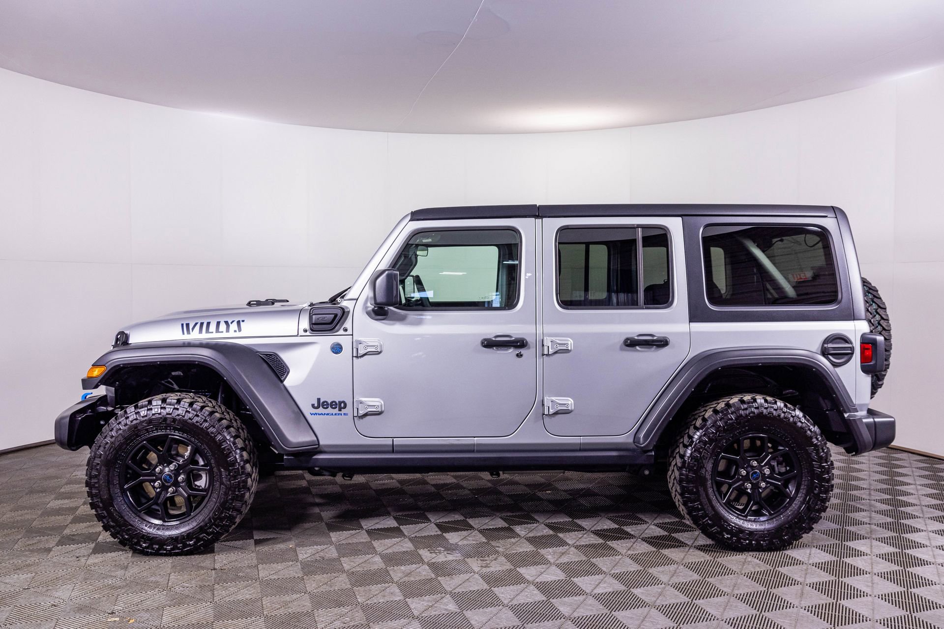 Used 2024 Jeep Wrangler Unlimited image 17