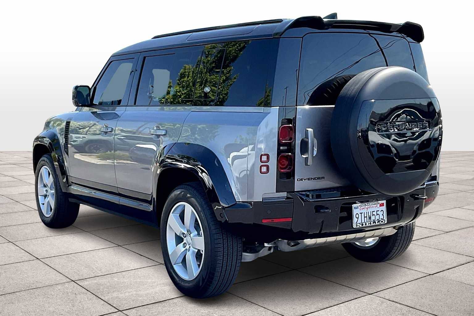 Used 2024 Land Rover Defender 110 X-Dynamic SE image 14