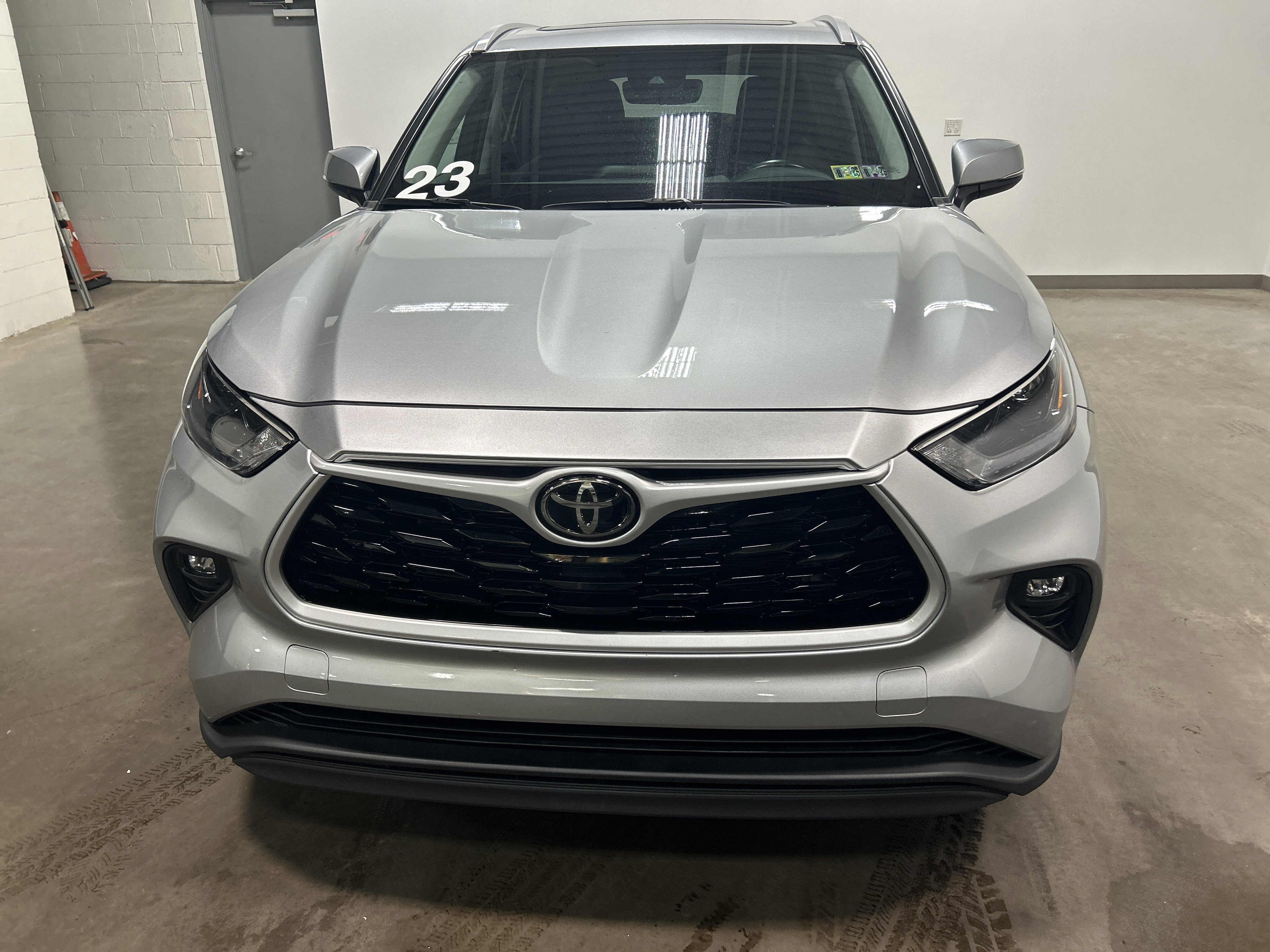 Used 2023 Toyota Highlander XLE image 7