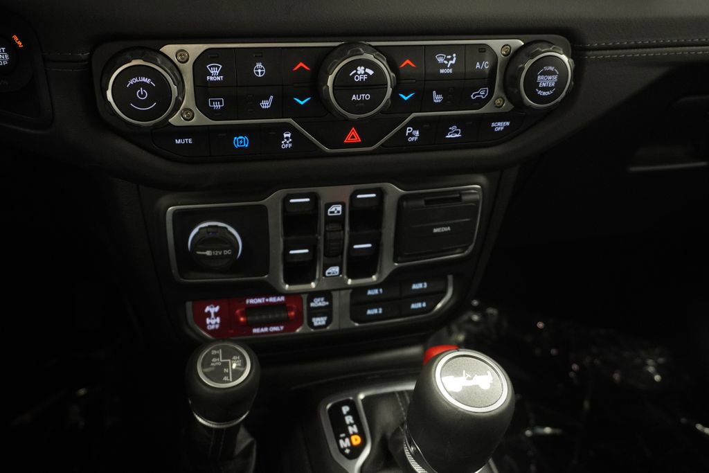 Used 2025 Jeep Wrangler Unlimited Rubicon 4xe AWD/4WD image 37
