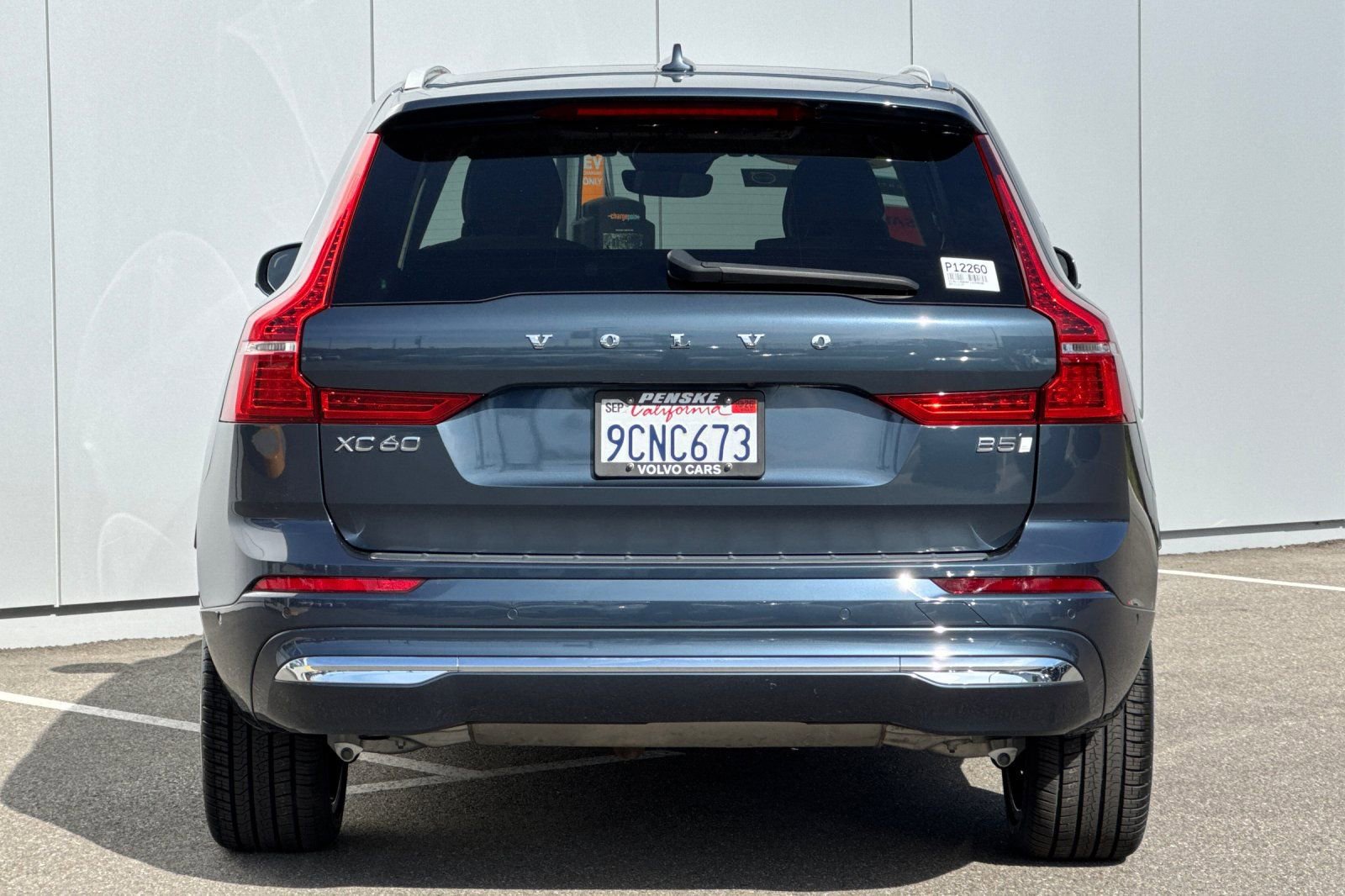Used 2023 Volvo XC60 B5 Ultimate w/ Climate Package image 4