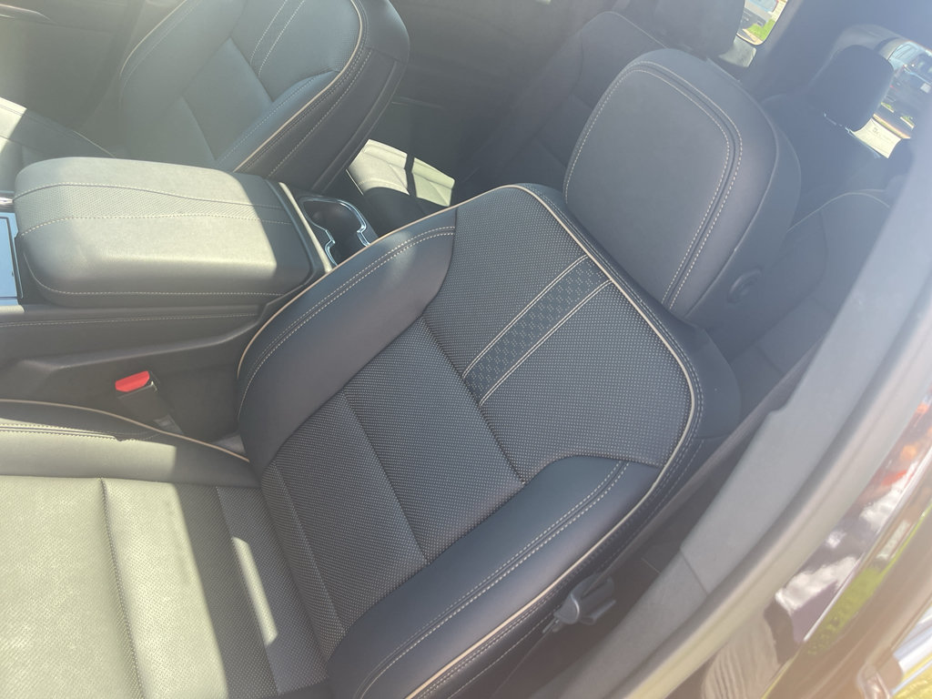 Used 2025 Chevrolet Traverse High Country w/ LPO, Floor Liner Package AWD/4WD image 20