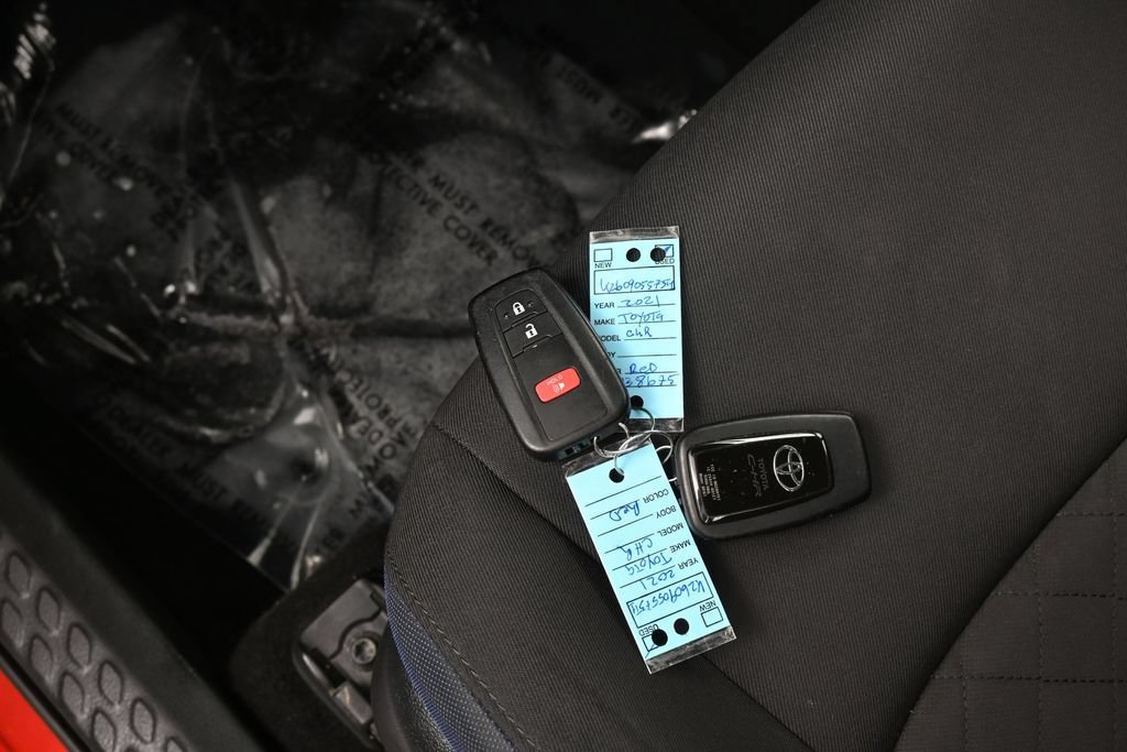 Used 2021 Toyota C-HR XLE FWD image 19