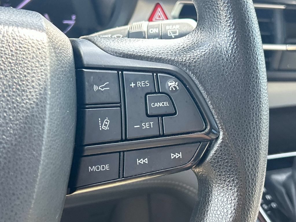 Used 2023 Toyota Sienna LE AWD/4WD image 28