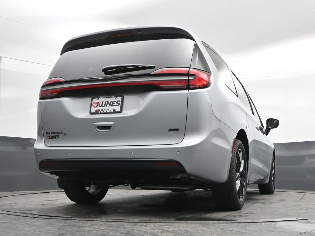 New 2026 Chrysler Pacifica Select w/ S Appearance Package AWD/4WD image 38