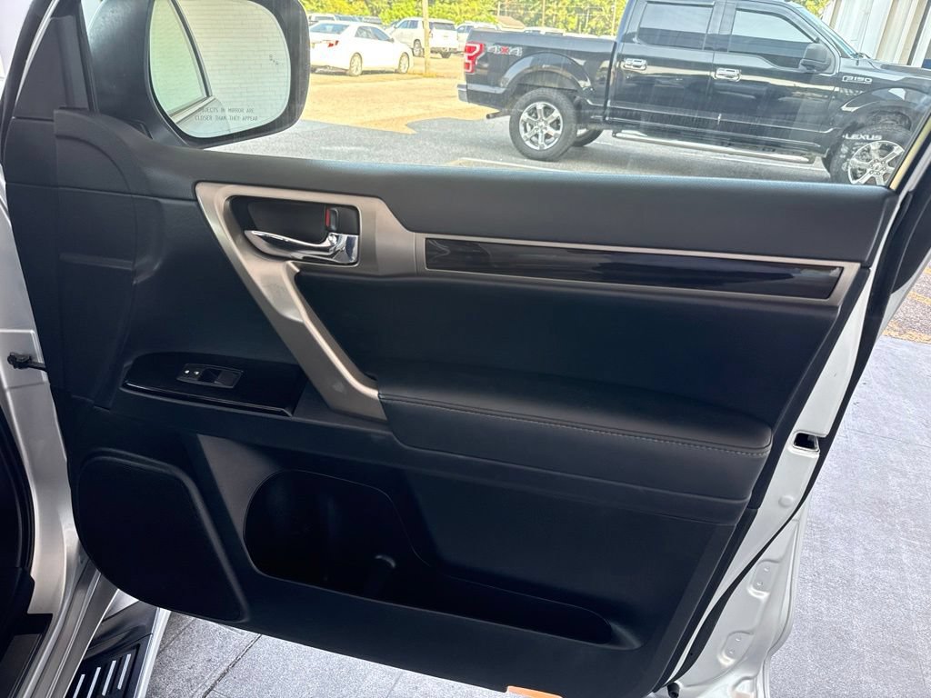 Used 2019 Lexus GX 460 w/ Navigation Package AWD/4WD image 34