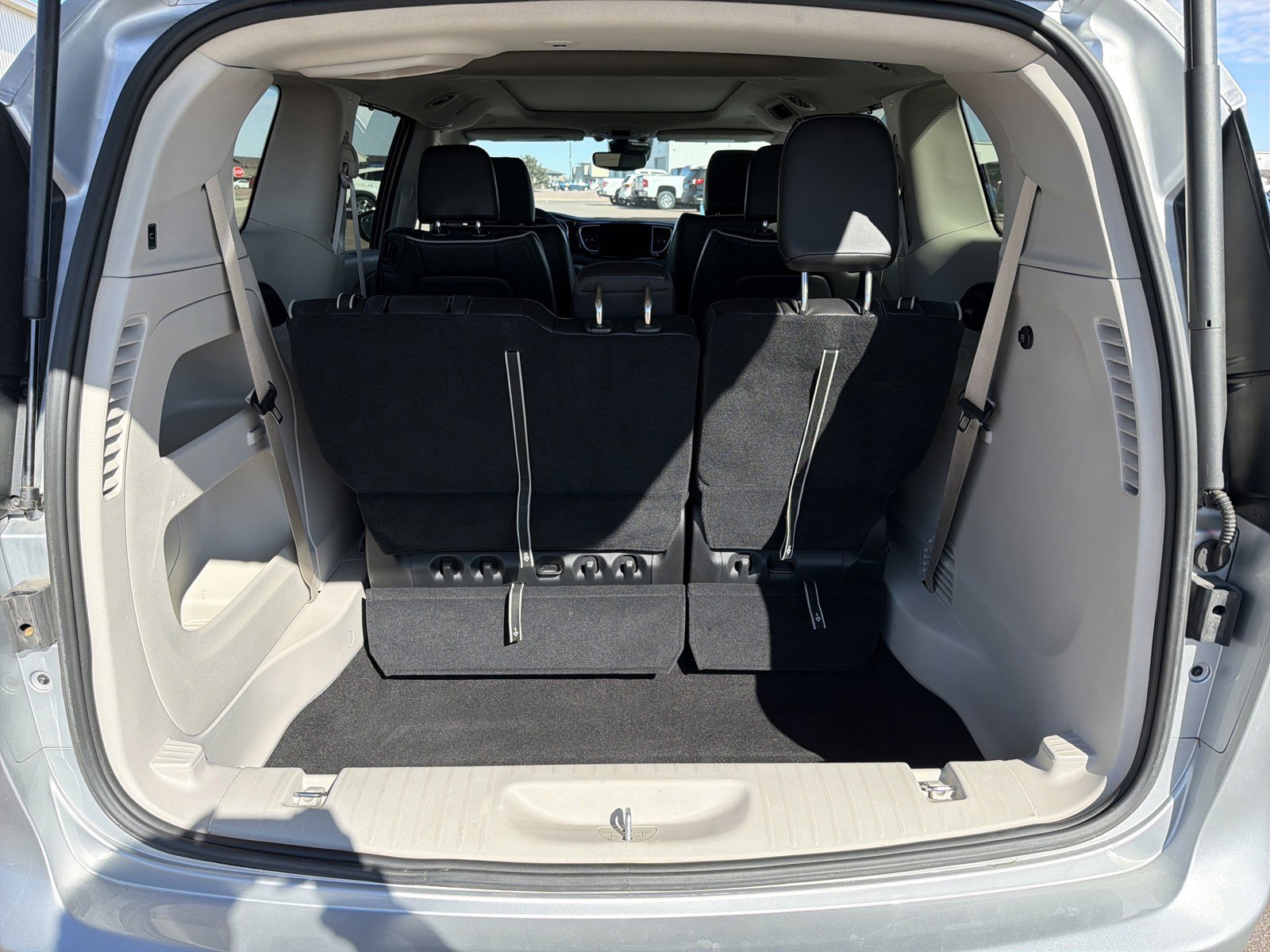 Used 2023 Chrysler Pacifica Limited image 18