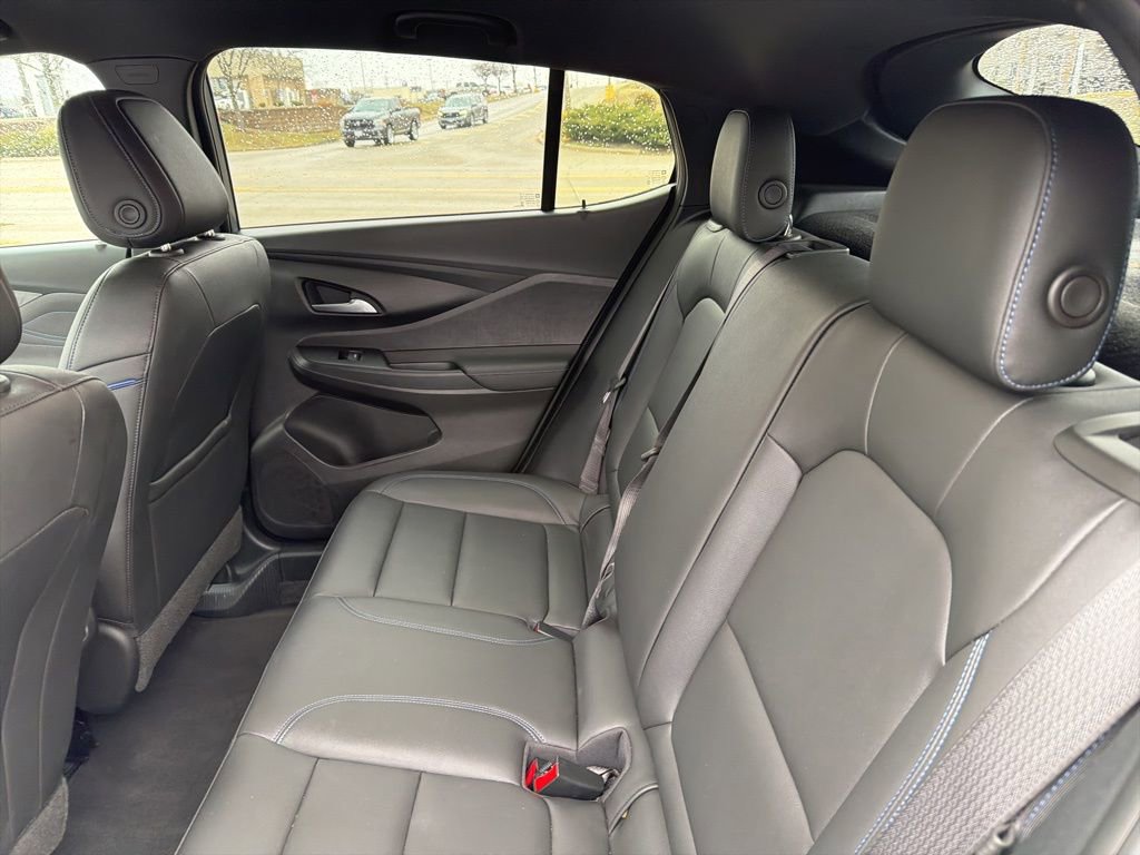 Used 2025 Buick Envista Sport Touring image 16