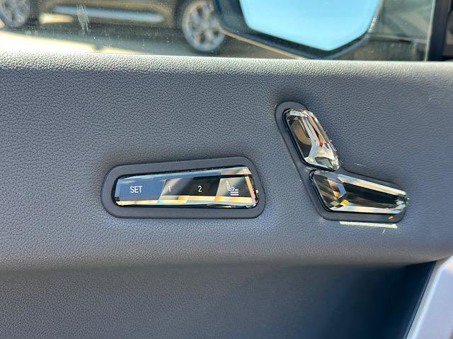 Certified 2023 BMW iX xDrive50 w/ Premium Package image 16