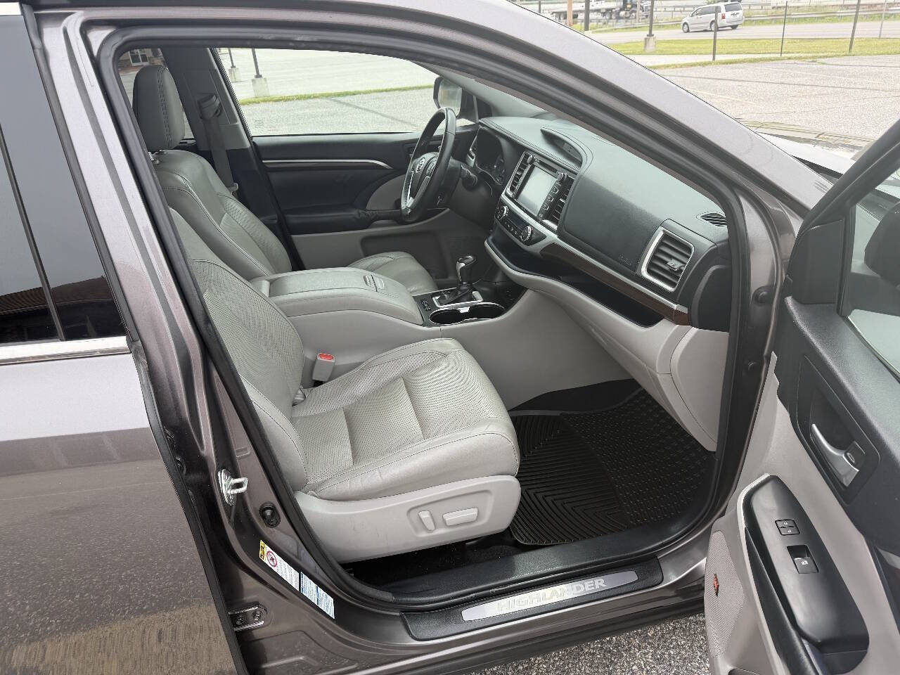 Used 2015 Toyota Highlander Limited AWD/4WD image 38