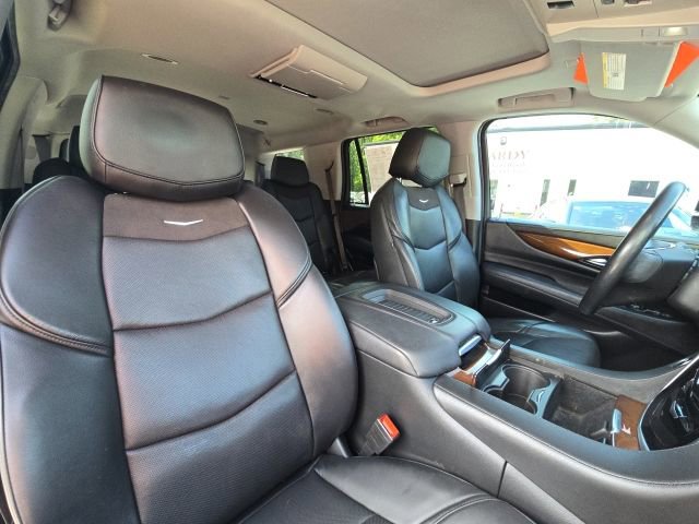 Used 2020 Cadillac Escalade Luxury RWD image 21