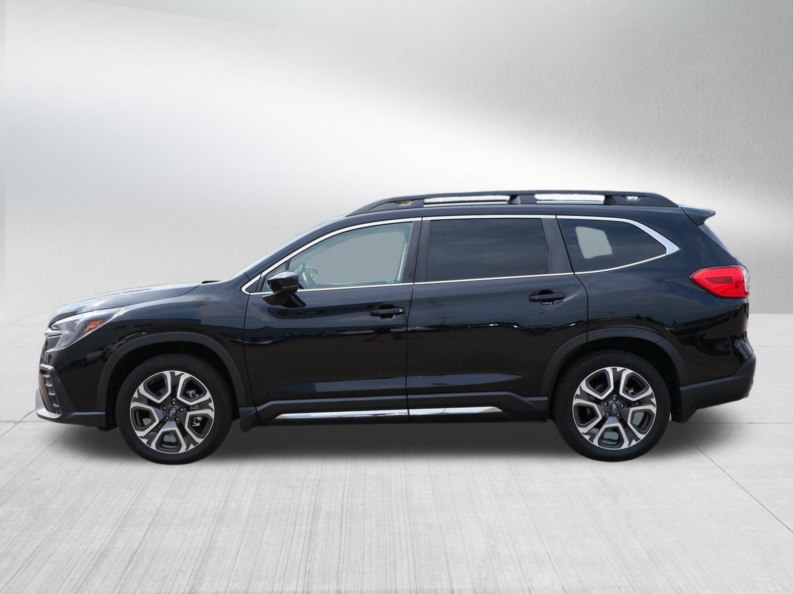 Used 2024 Subaru Ascent Limited w/ Technology Package AWD/4WD image 4