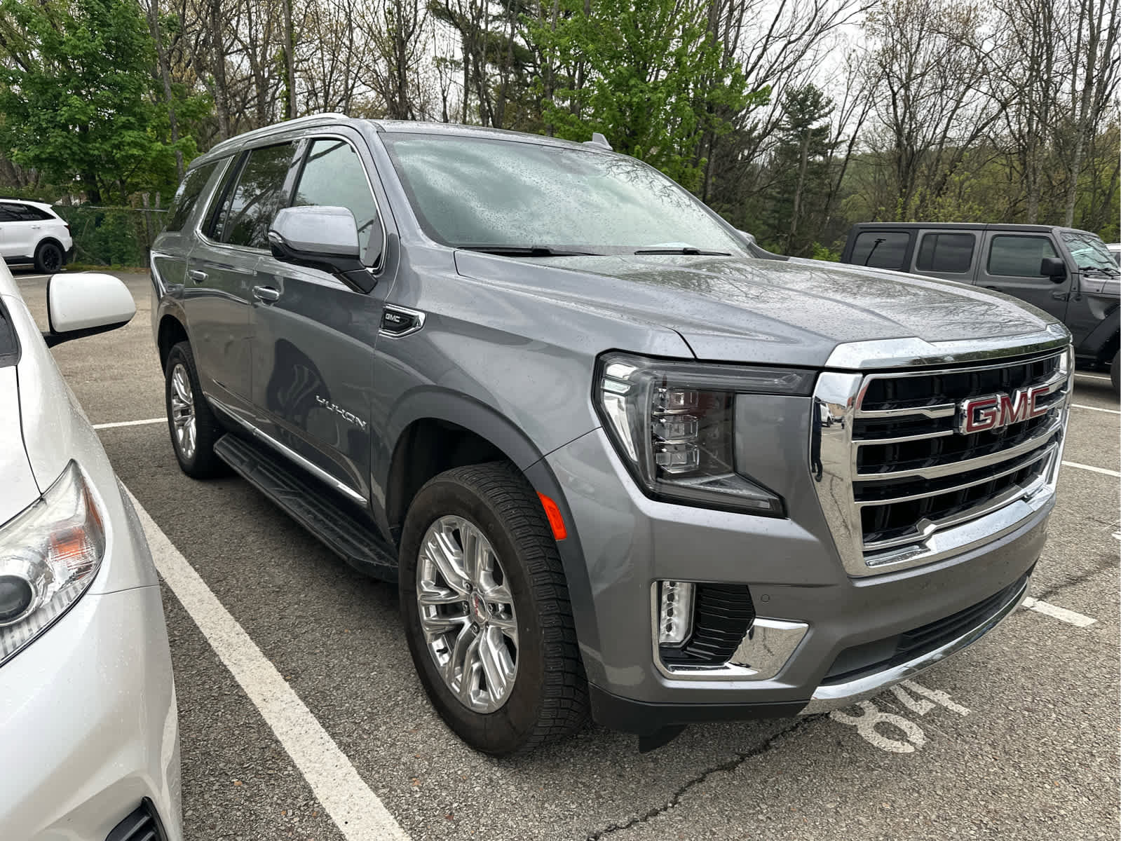 Certified 2022 GMC Yukon SLT w/ SLT Premium Package AWD/4WD image 2