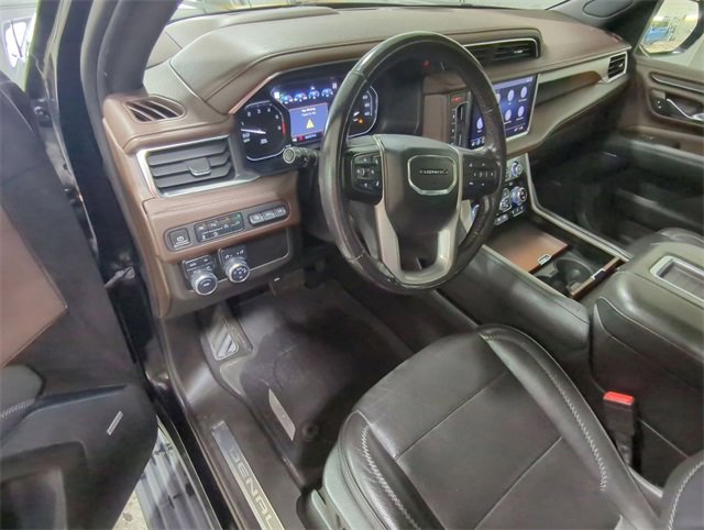 Used 2021 GMC Yukon XL Denali w/ Denali Premium Package image 10