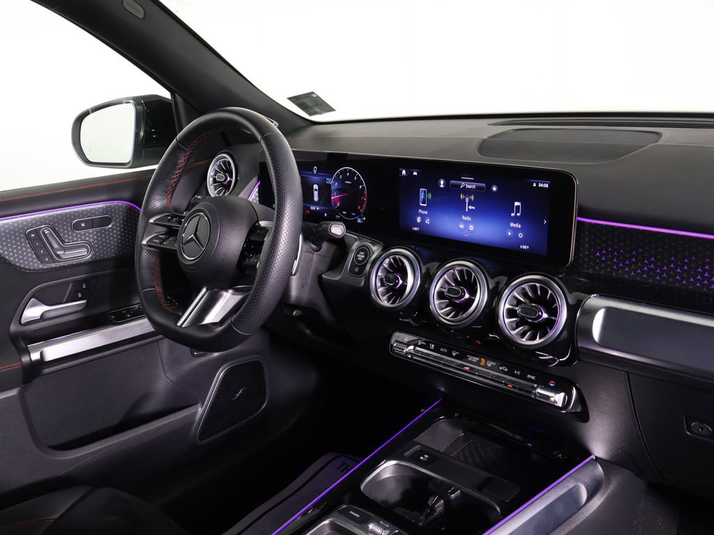 Used 2025 Mercedes-Benz GLB 250 4MATIC image 24