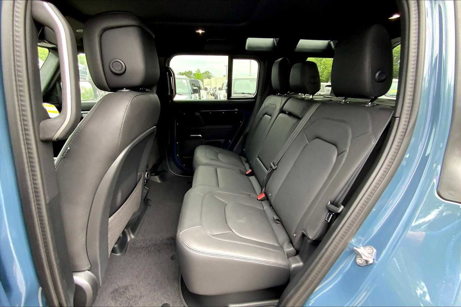 New 2025 Land Rover Defender 110 X-Dynamic SE image 14