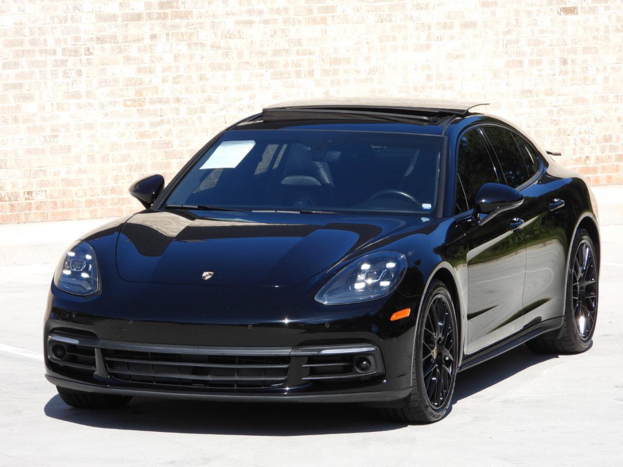 Used 2017 Porsche Panamera RWD image 31