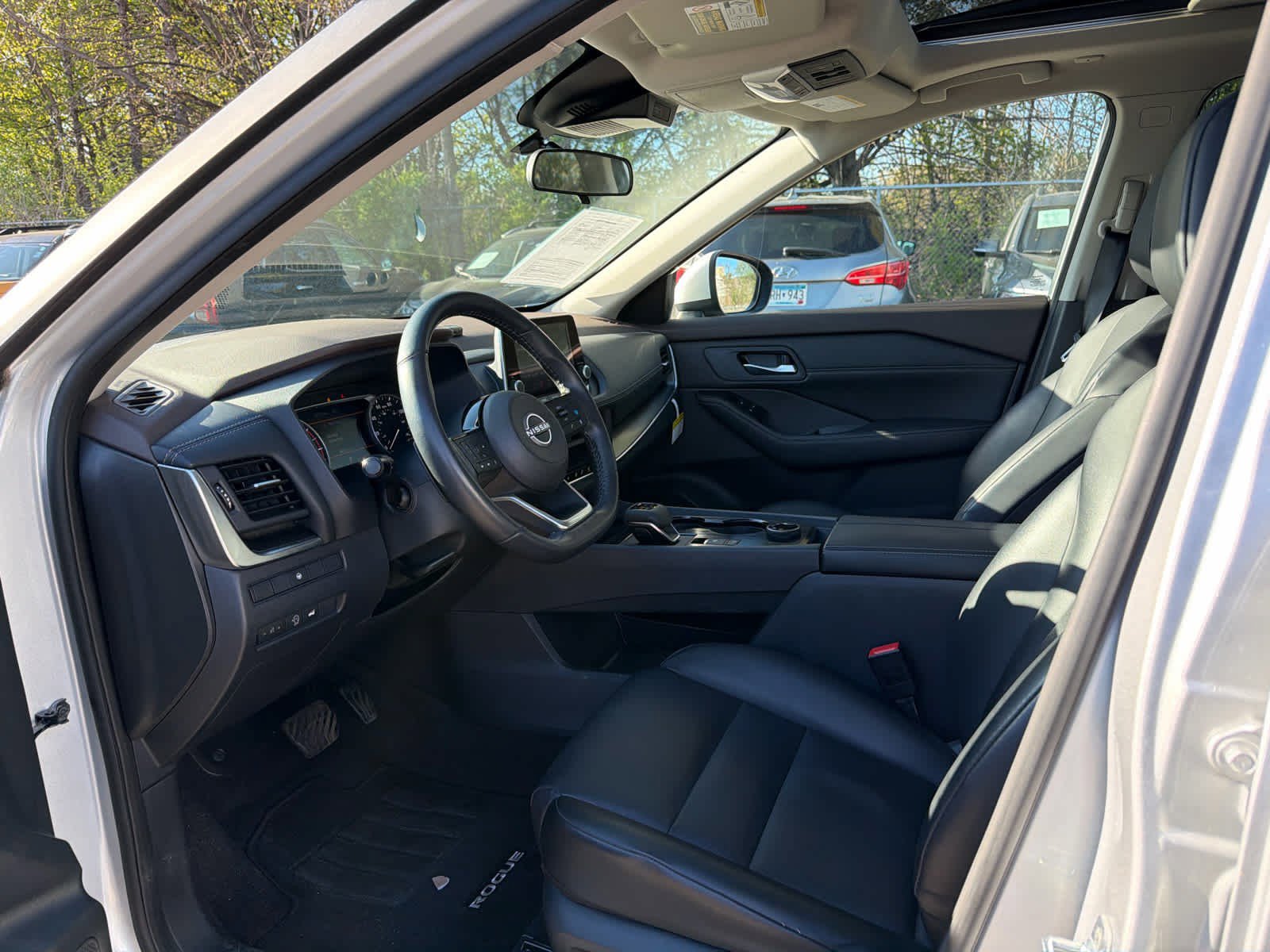 Used 2023 Nissan Rogue SV w/ SV Premium B Package AWD/4WD image 5