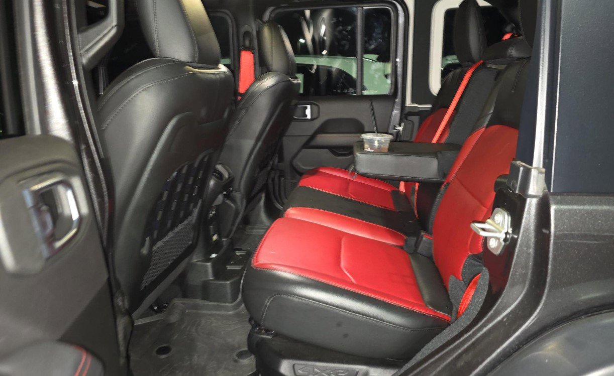 Used 2023 Jeep Wrangler Unlimited Rubicon 4xe AWD/4WD image 10