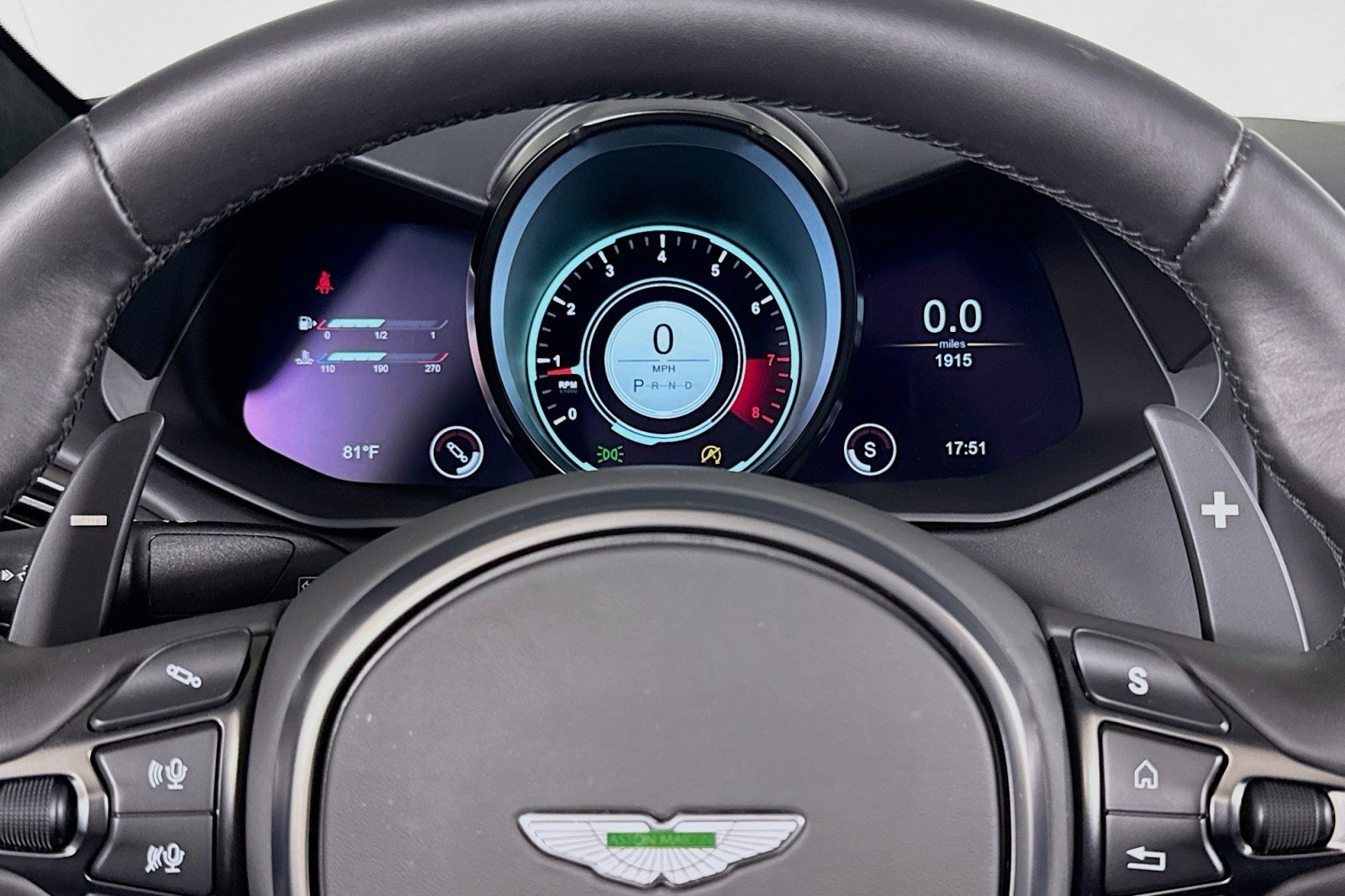 Used 2023 Aston Martin V8 Vantage Roadster image 19