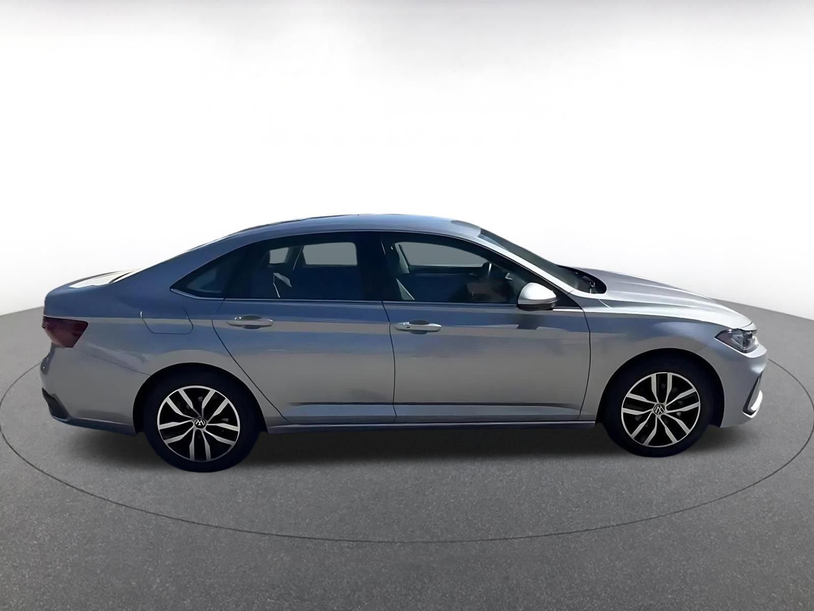 Used 2025 Volkswagen Jetta SE FWD image 14