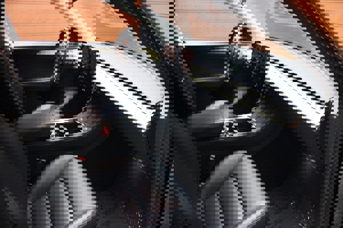 Used 2022 Tesla Model Y Long Range image 8