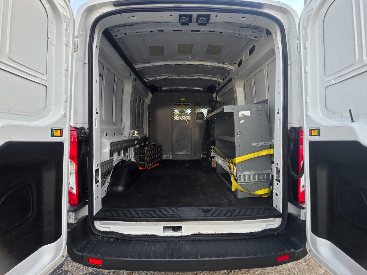 Used 2015 Ford Transit 250 130 Medium Roof image 17