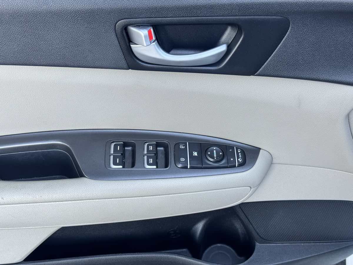 Used 2016 Kia Optima LX FWD image 38