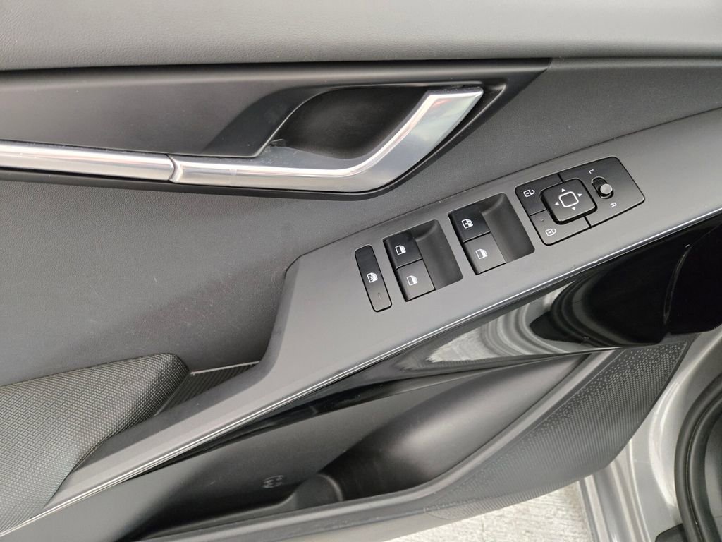 Used 2023 Kia Niro EX FWD image 23