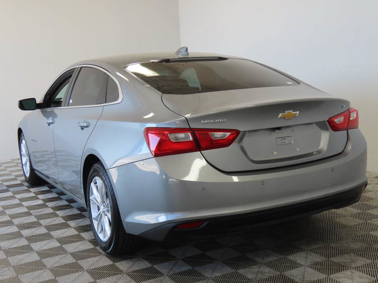 Used 2024 Chevrolet Malibu LT FWD image 3