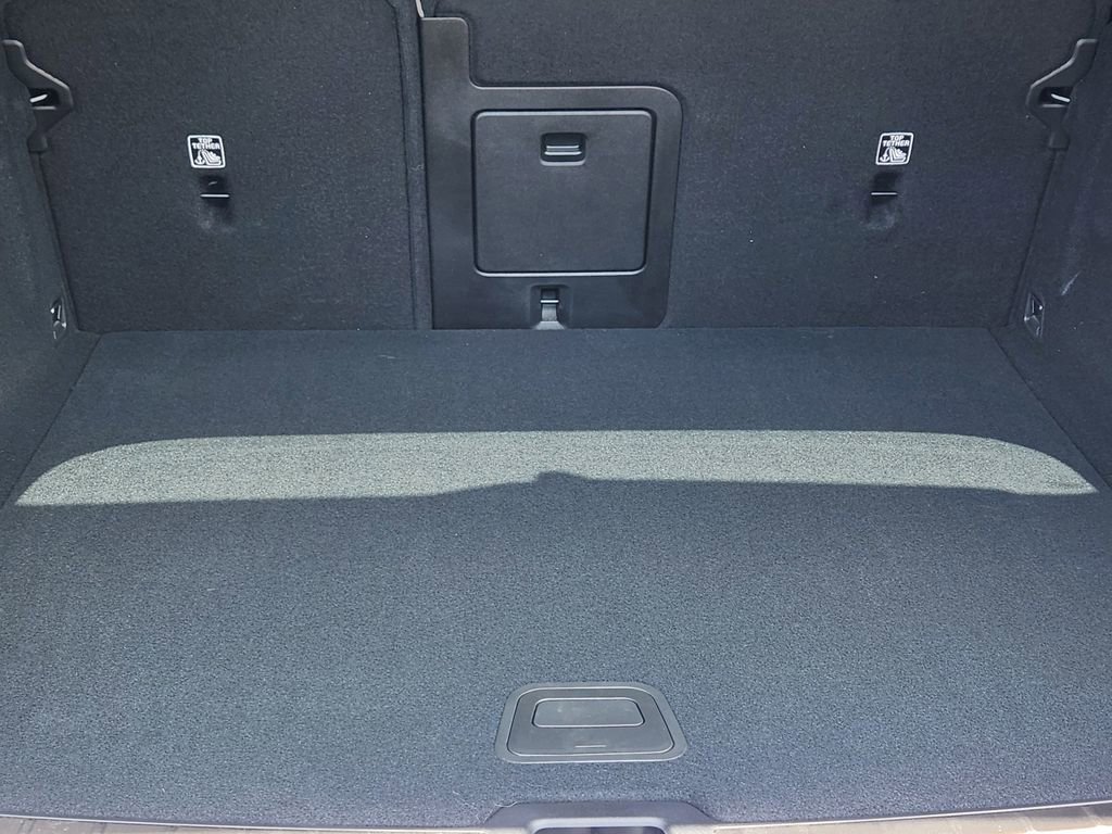 New 2026 Volvo XC60 B5 Plus w/ Protection Package Premier AWD/4WD image 21